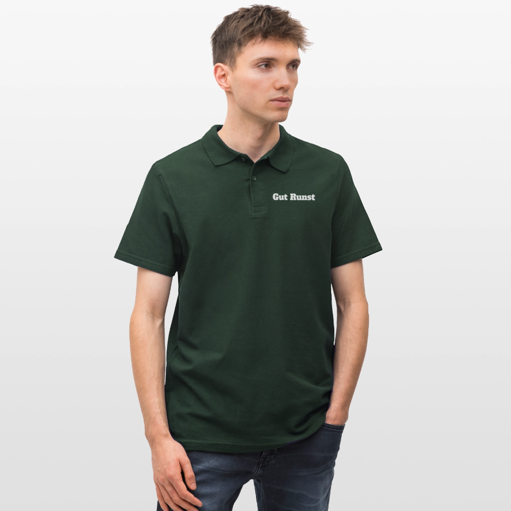 Herren-Poloshirt Tannengrün, kurzer Kragen mit Knopfleiste, Brustlogo „Gut Runst“.