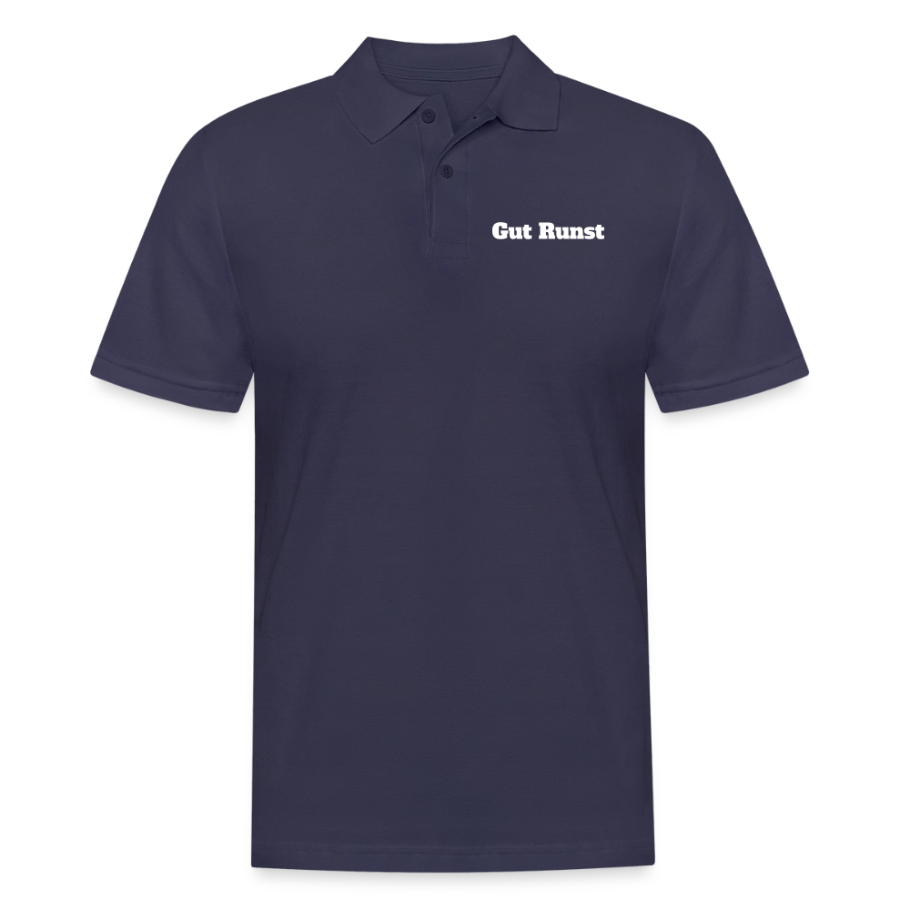 Dunkelblaues Herren-Poloshirt mit Brustschriftzug „Gut Runst“ und 2-Knopfleiste