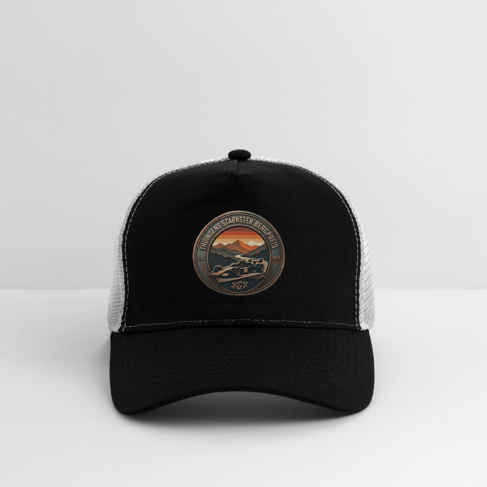 Schwarze Trucker-Cap mit rundem Logo-Aufnäher und hellgrauem Netz-Einsatz hinten.