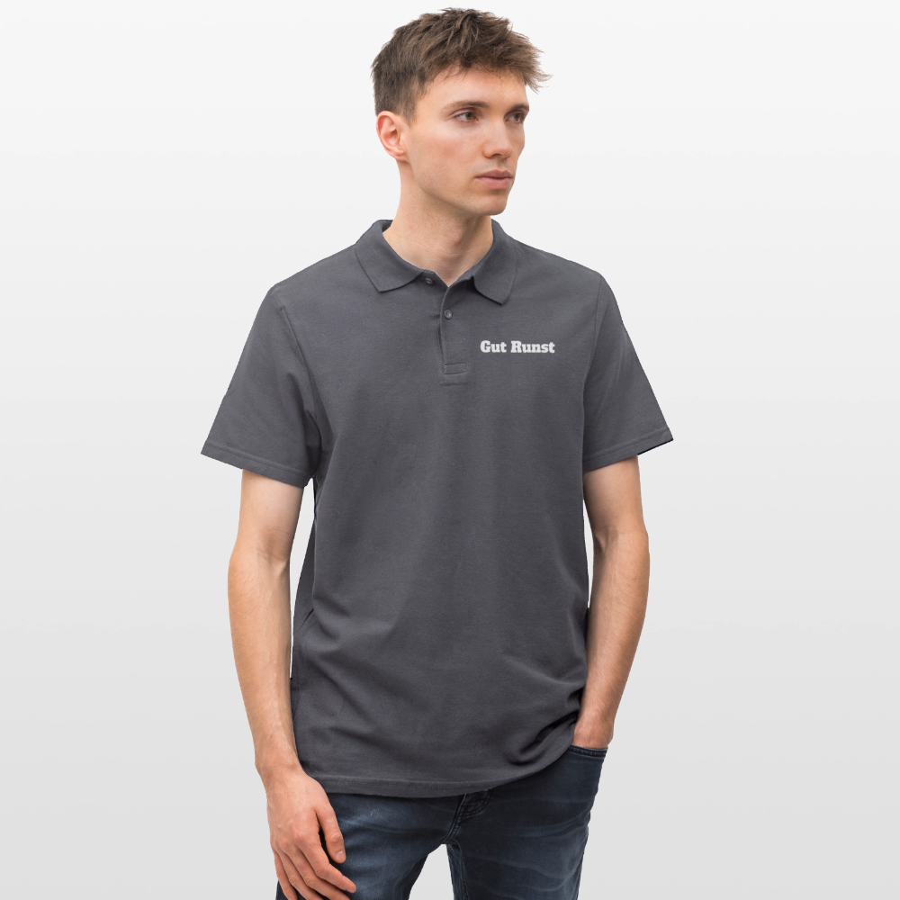 Herren-Poloshirt anthrazit, kurzer Umlegekragen und Knopfleiste, Brustlogo „Gut Runst“.