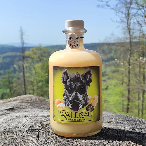 Flasche Waldsau Eierlikör 500 ml mit gelbem Inhalt und Etikett